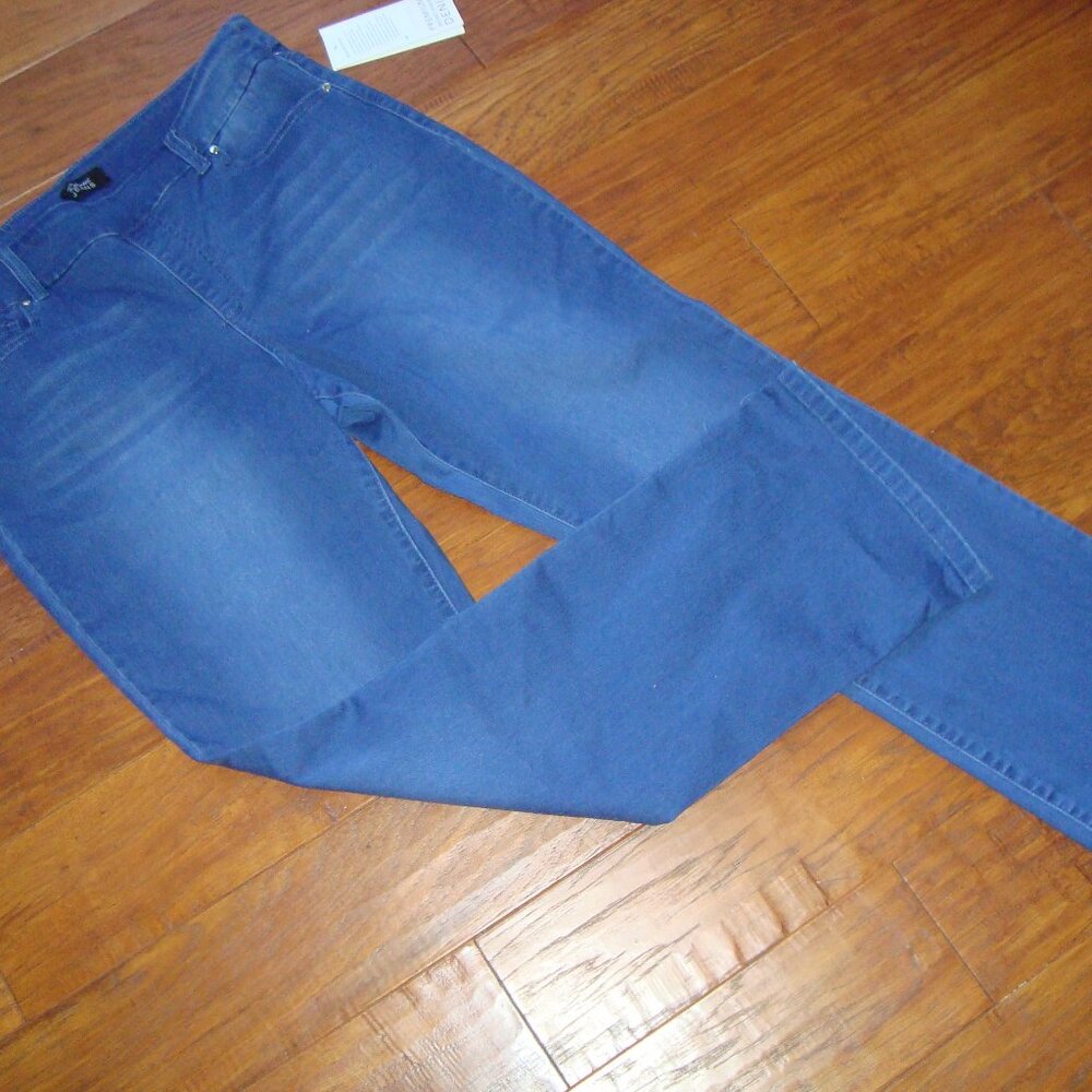 NWT Rekucci Woman’s Secret Figure Denim Pull-On Denim Bootcut Jean sz 8